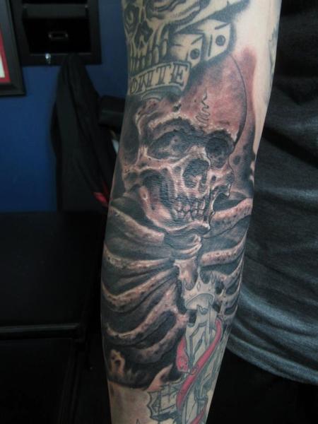 Tattoos - skull in the ditch - 66604